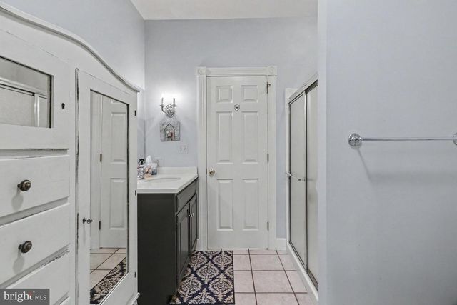 20 WHITE PINE DR, Hershey, PA 17033