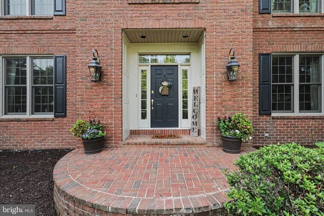 20 WHITE PINE DR, Hershey, PA 17033