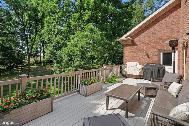 20 WHITE PINE DR, Hershey, PA 17033