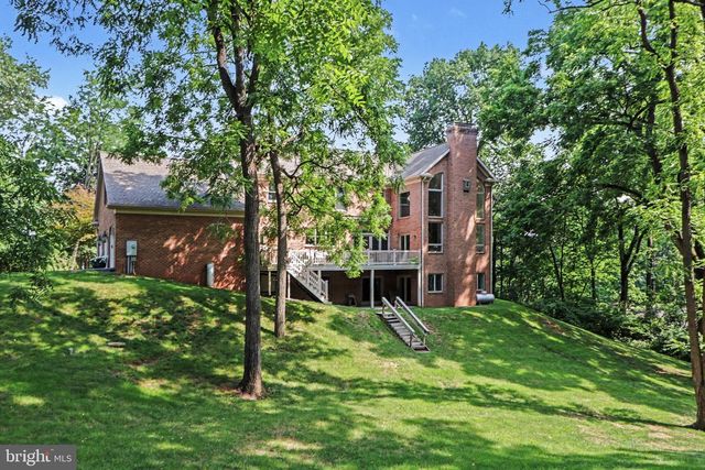 20 WHITE PINE DR, Hershey, PA 17033