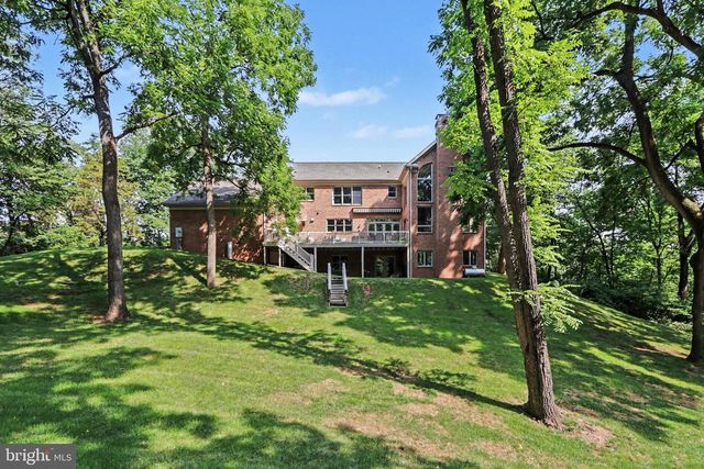 20 WHITE PINE DR, Hershey, PA 17033