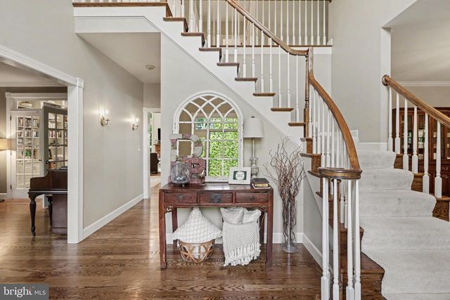 20 WHITE PINE DR, Hershey, PA 17033