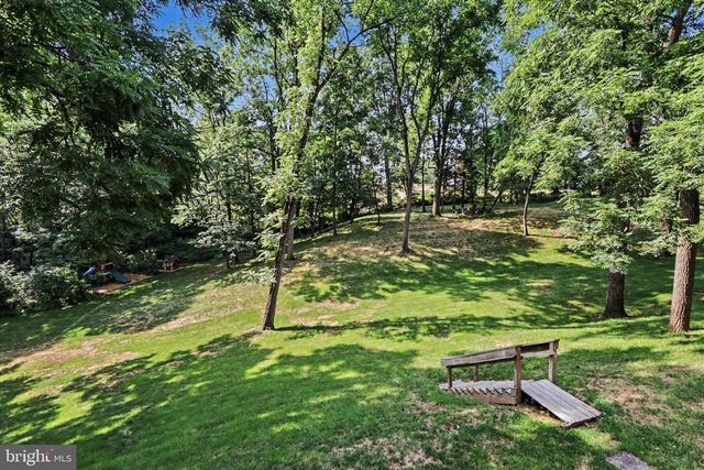 20 WHITE PINE DR, Hershey, PA 17033