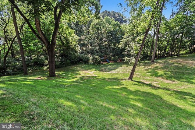 20 WHITE PINE DR, Hershey, PA 17033