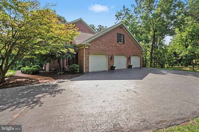 20 WHITE PINE DR, Hershey, PA 17033