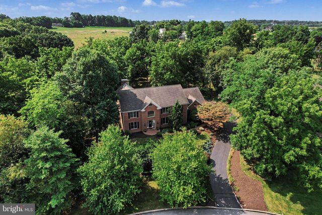 20 WHITE PINE DR, Hershey, PA 17033