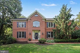 20 WHITE PINE DR, Hershey, PA 17033