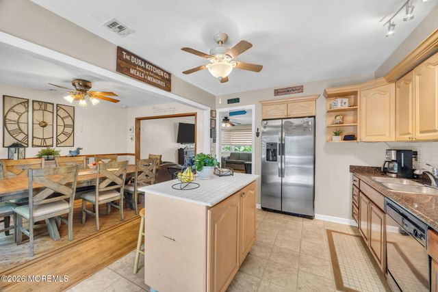 62 Warren Place, Middletown, NJ 07748