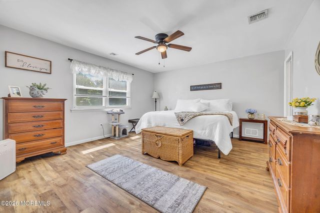 62 Warren Place, Middletown, NJ 07748