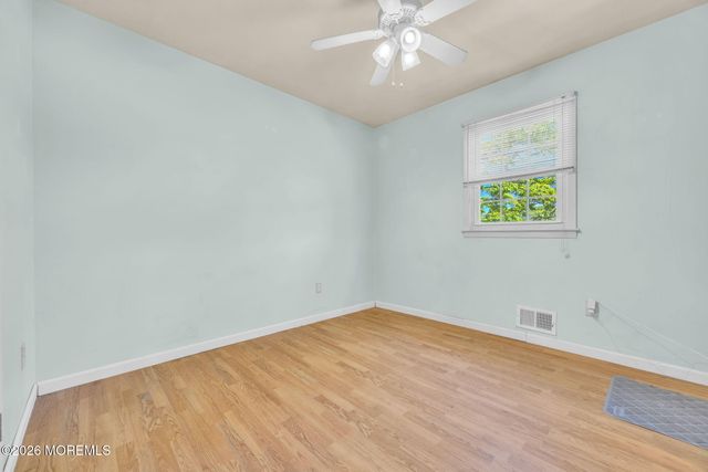 62 Warren Place, Middletown, NJ 07748