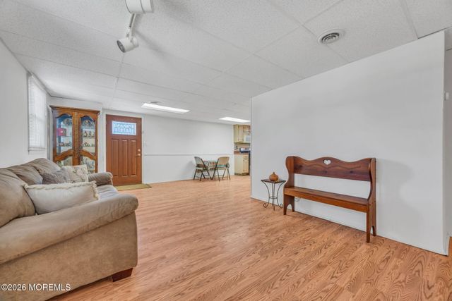 62 Warren Place, Middletown, NJ 07748