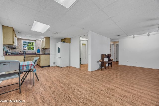 62 Warren Place, Middletown, NJ 07748