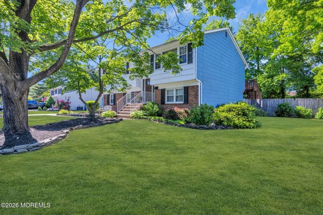 62 Warren Place, Middletown, NJ 07748