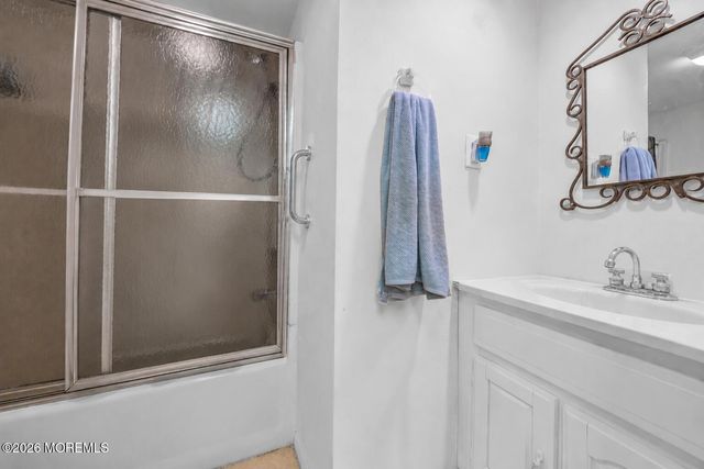 62 Warren Place, Middletown, NJ 07748