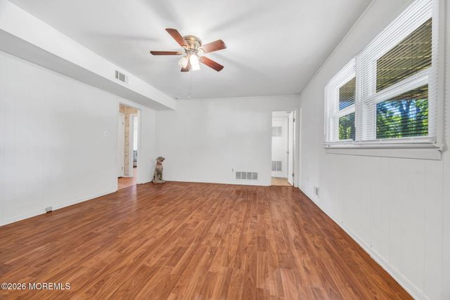 62 Warren Place, Middletown, NJ 07748