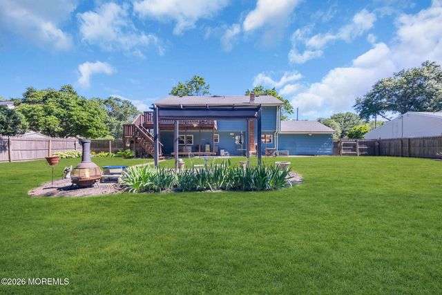 62 Warren Place, Middletown, NJ 07748