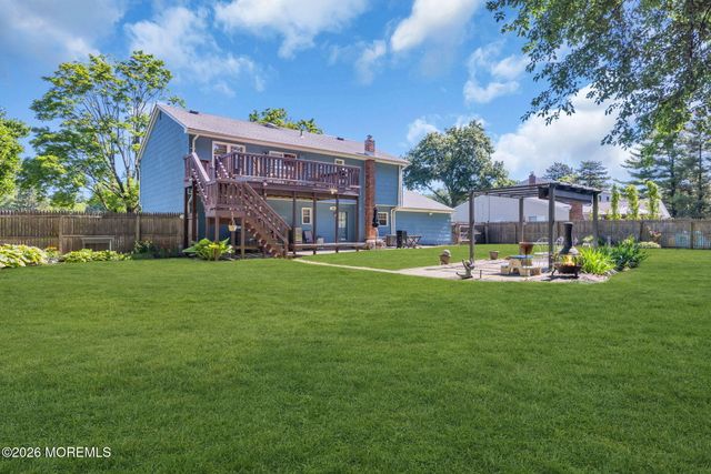 62 Warren Place, Middletown, NJ 07748