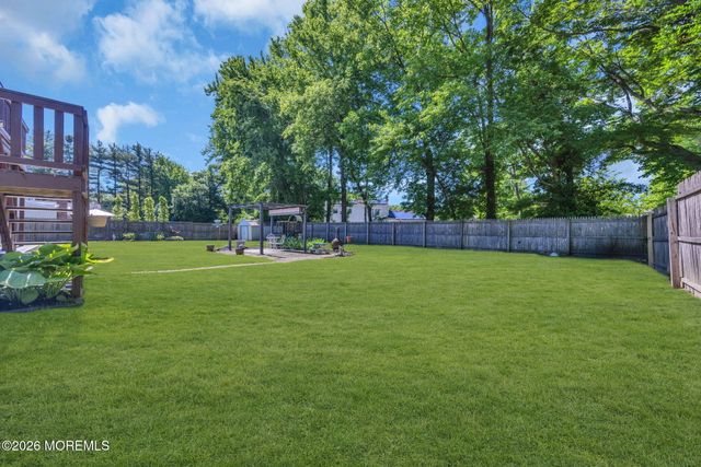 62 Warren Place, Middletown, NJ 07748