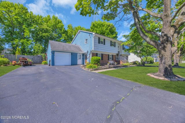 62 Warren Place, Middletown, NJ 07748