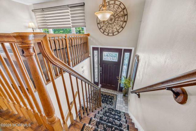 62 Warren Place, Middletown, NJ 07748
