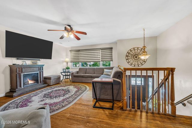 62 Warren Place, Middletown, NJ 07748