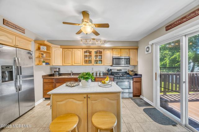 62 Warren Place, Middletown, NJ 07748