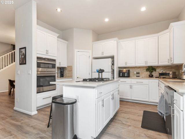 4932 MULHOLLAND Dr, Lake Oswego, OR 97035