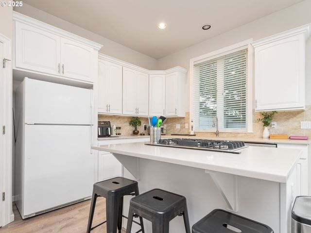 4932 MULHOLLAND Dr, Lake Oswego, OR 97035