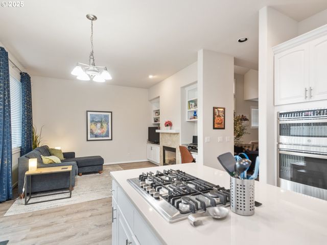 4932 MULHOLLAND Dr, Lake Oswego, OR 97035