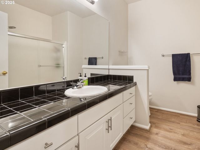 4932 MULHOLLAND Dr, Lake Oswego, OR 97035