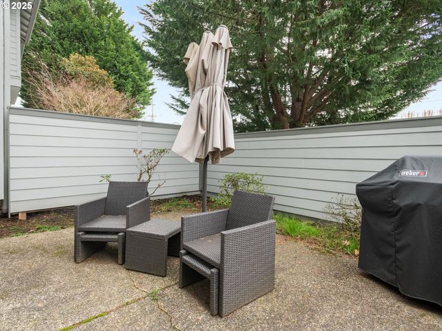 4932 MULHOLLAND Dr, Lake Oswego, OR 97035