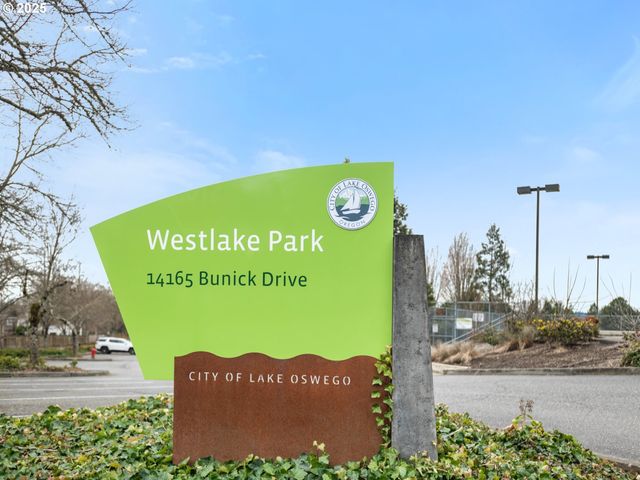 4932 MULHOLLAND Dr, Lake Oswego, OR 97035