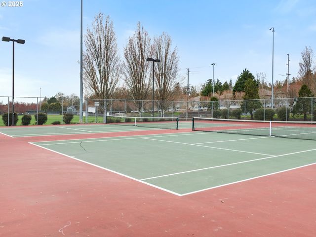 4932 MULHOLLAND Dr, Lake Oswego, OR 97035