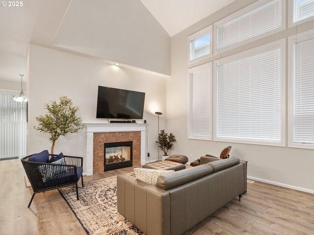 4932 MULHOLLAND Dr, Lake Oswego, OR 97035