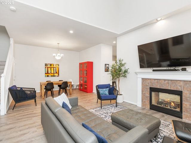 4932 MULHOLLAND Dr, Lake Oswego, OR 97035