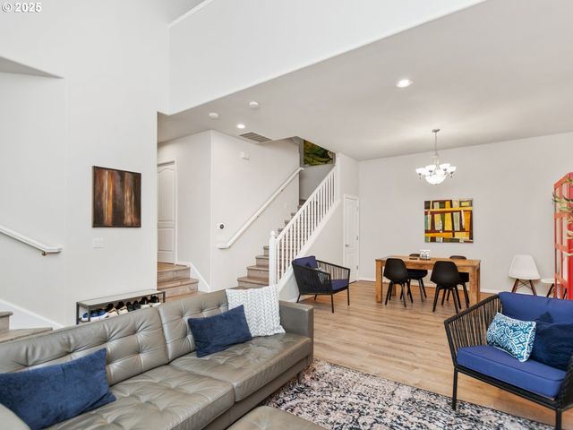 4932 MULHOLLAND Dr, Lake Oswego, OR 97035