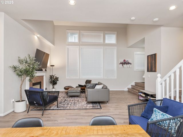 4932 MULHOLLAND Dr, Lake Oswego, OR 97035