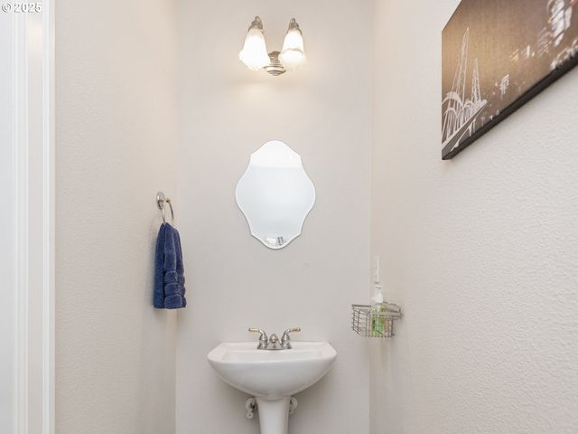 4932 MULHOLLAND Dr, Lake Oswego, OR 97035