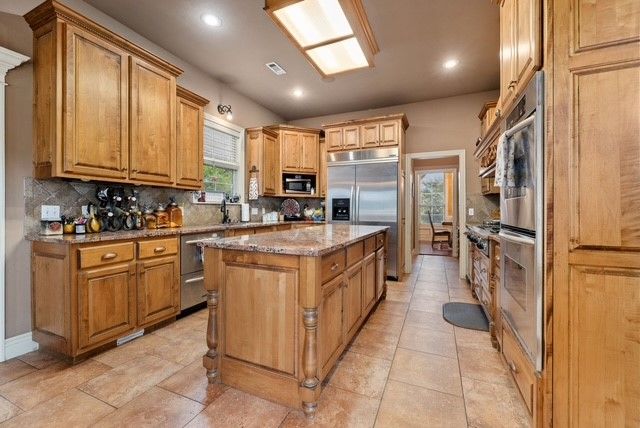 12713 Pleasant Valley Road, Gentry, AR 72734