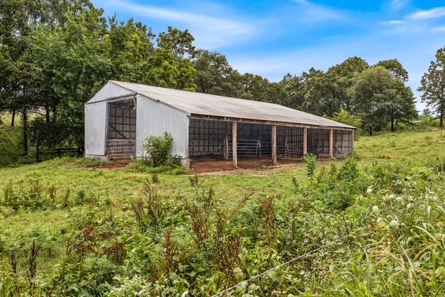 12713 Pleasant Valley Road, Gentry, AR 72734