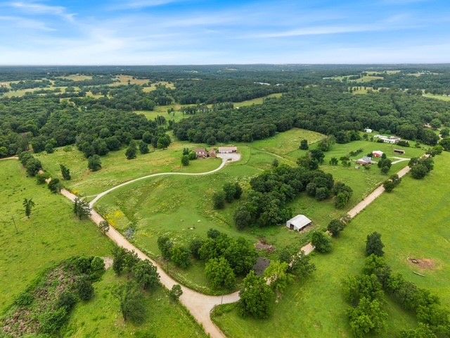 12713 Pleasant Valley Road, Gentry, AR 72734