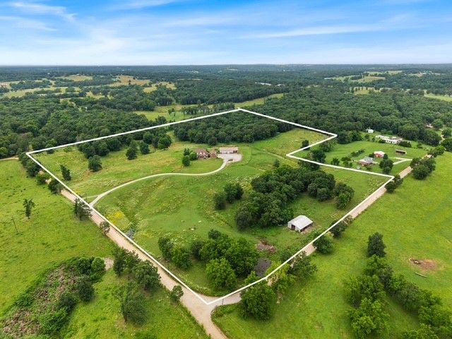 12713 Pleasant Valley Road, Gentry, AR 72734