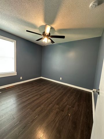 130 E St, Clarksville, TN 37042