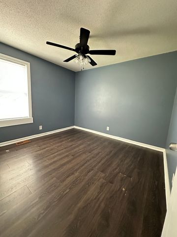 130 E St, Clarksville, TN 37042