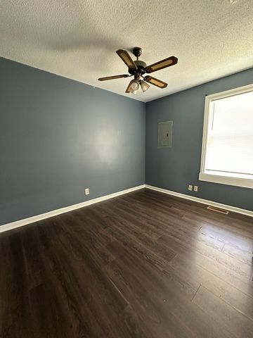 130 E St, Clarksville, TN 37042