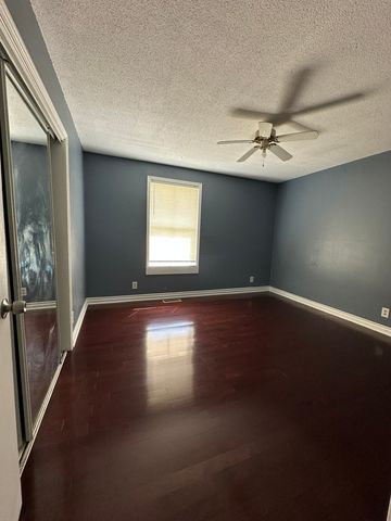 130 E St, Clarksville, TN 37042