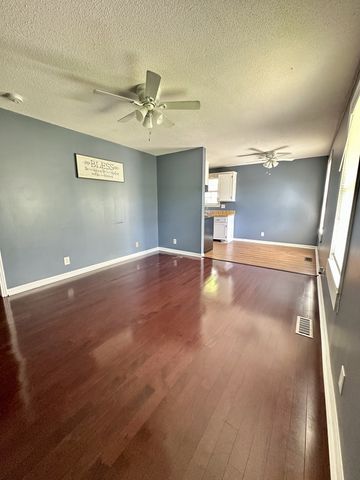 130 E St, Clarksville, TN 37042