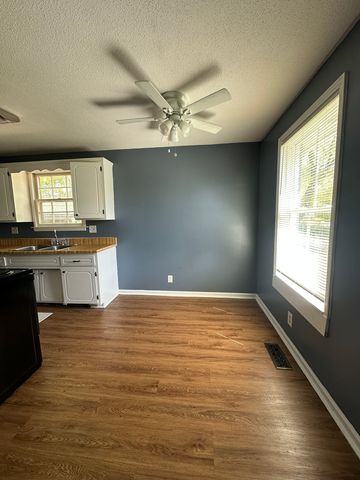 130 E St, Clarksville, TN 37042