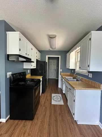 130 E St, Clarksville, TN 37042