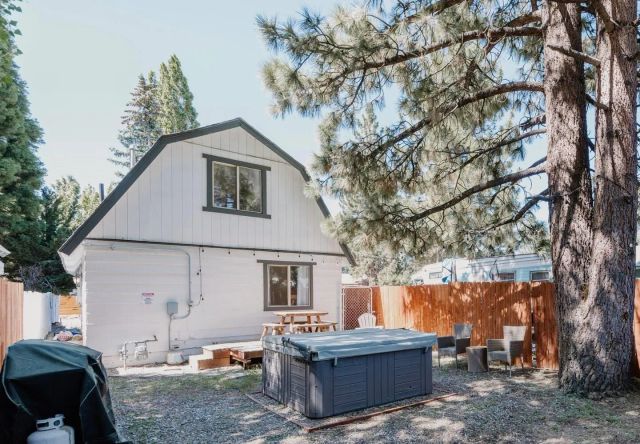 1027 W Country Club Blvd, Big Bear City, CA 92314